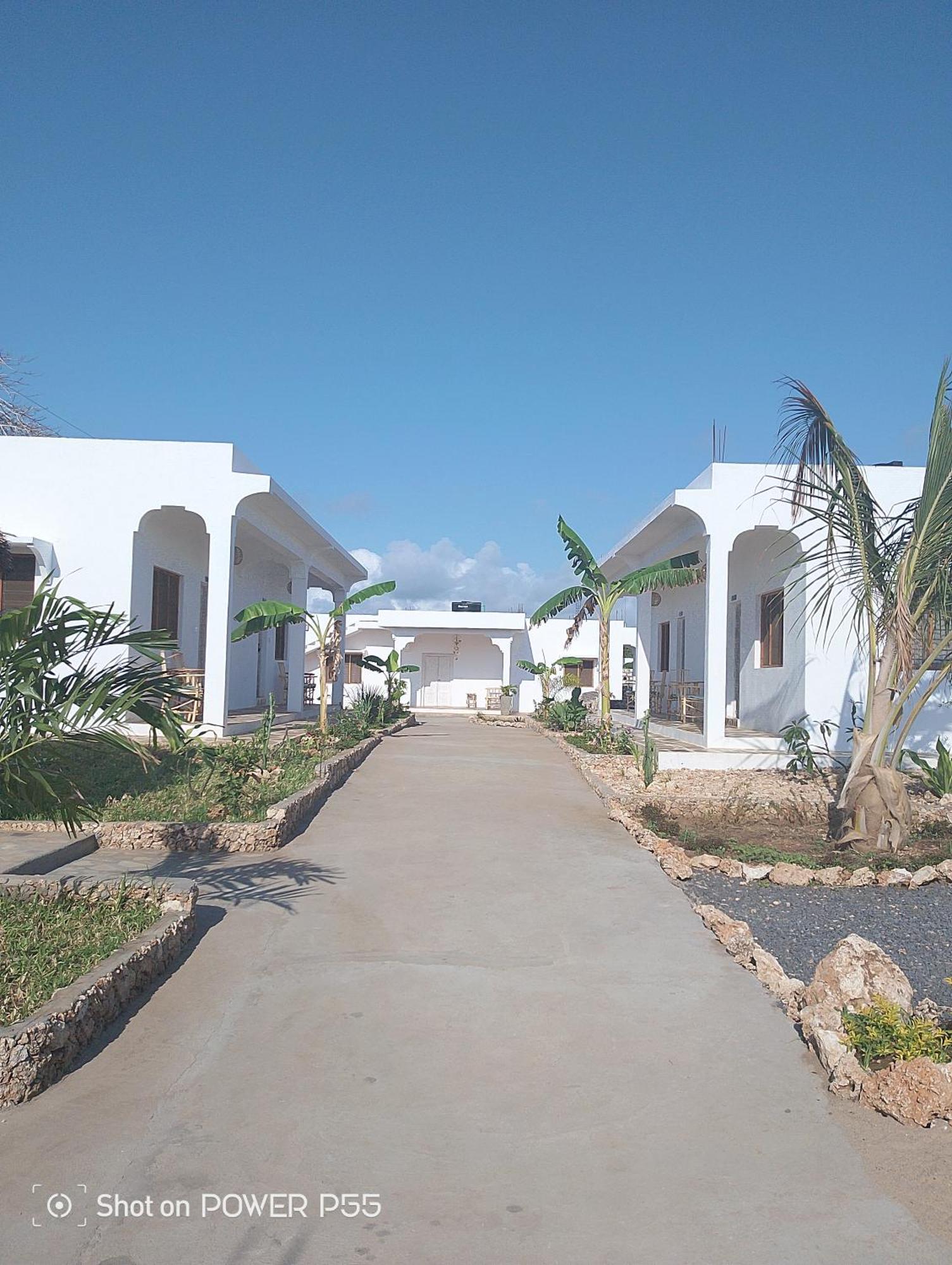 Bed and Breakfast Red Land House Watamu Esterno foto