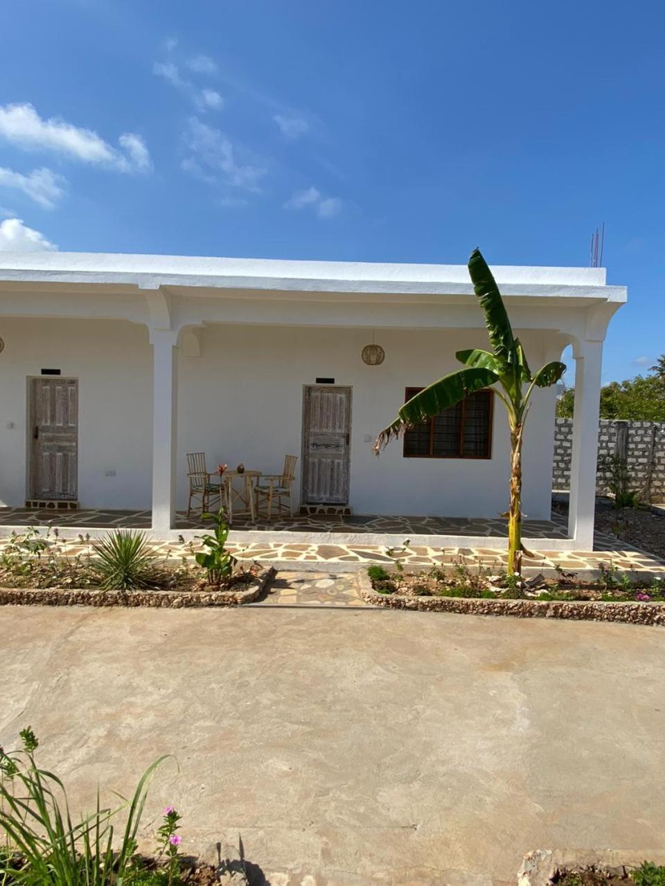 Bed and Breakfast Red Land House Watamu Esterno foto