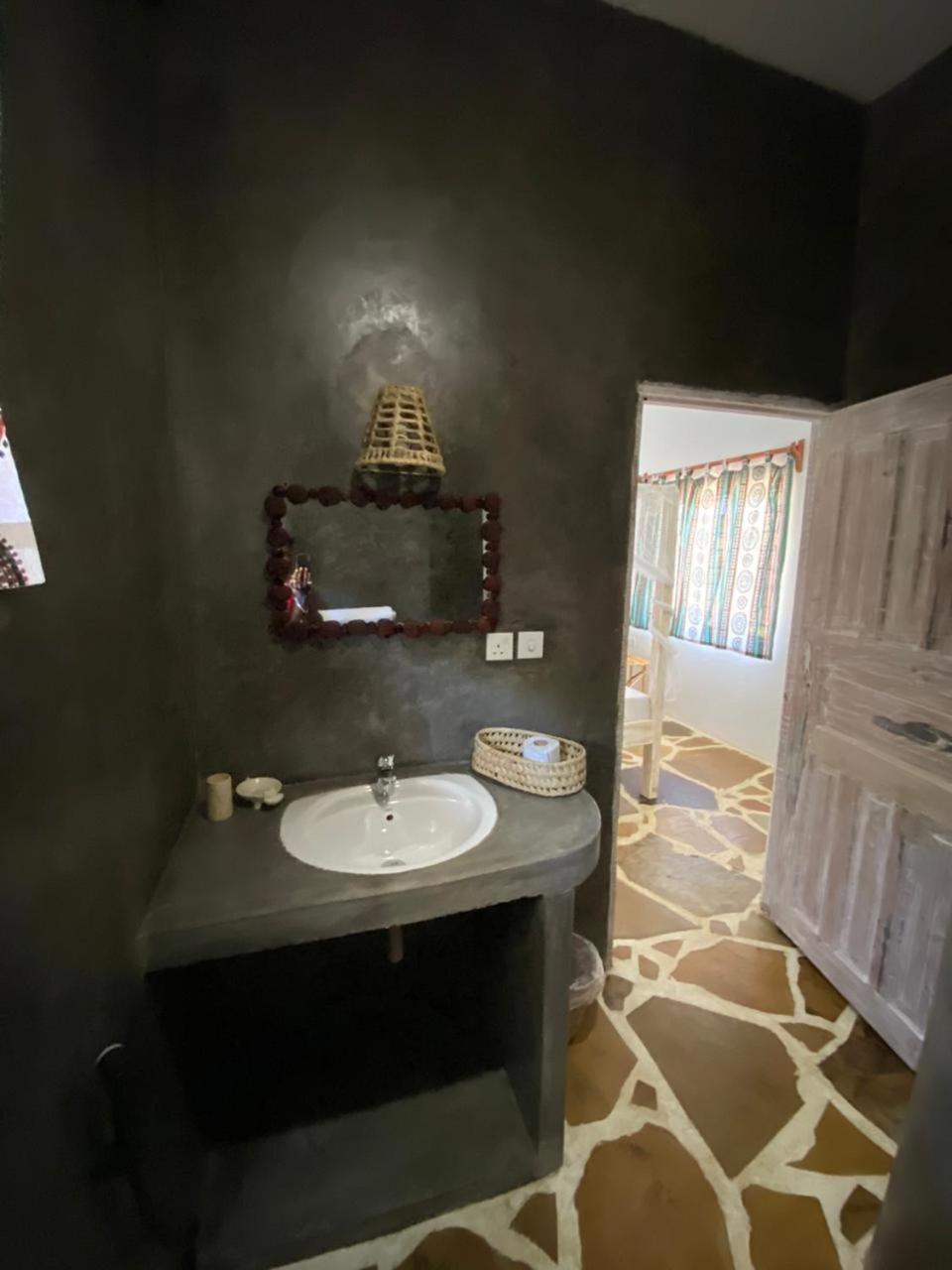 Bed and Breakfast Red Land House Watamu Esterno foto