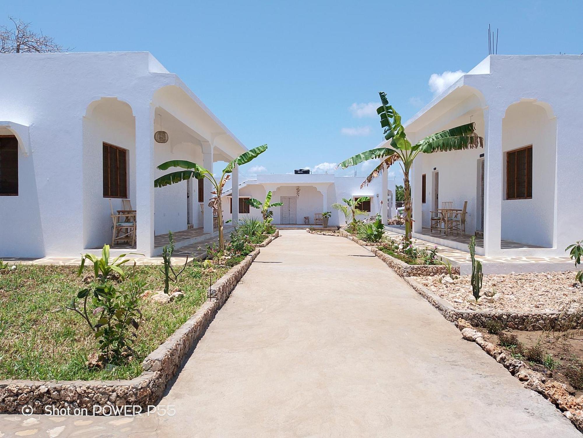 Bed and Breakfast Red Land House Watamu Esterno foto
