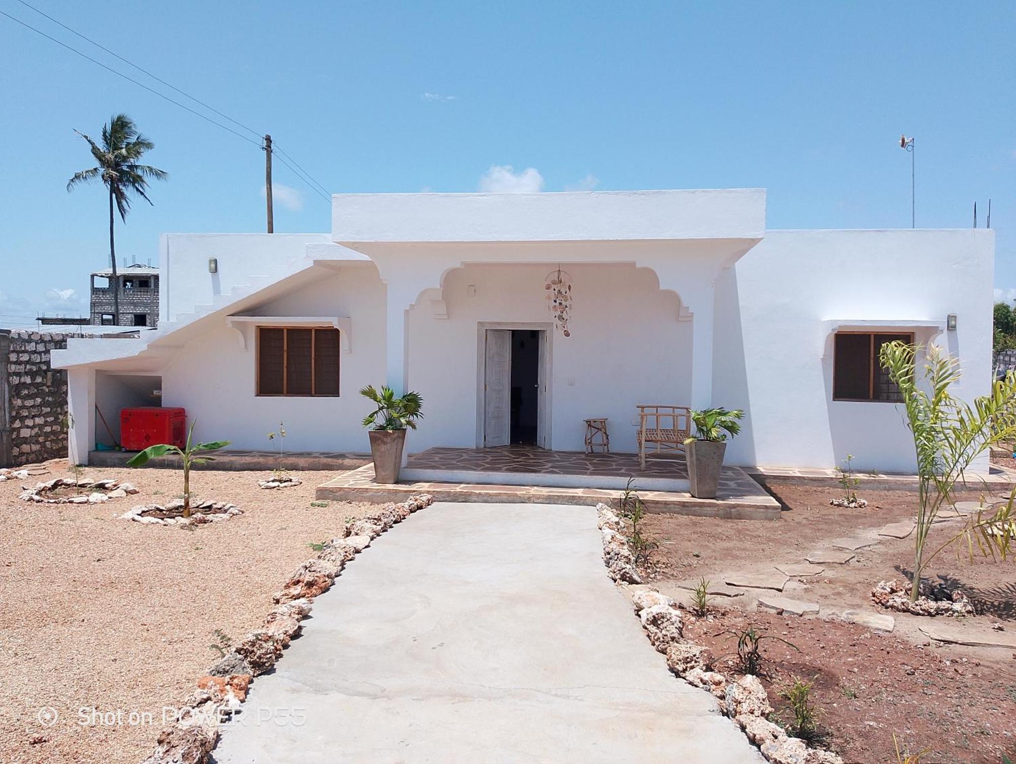 Bed and Breakfast Red Land House Watamu Esterno foto